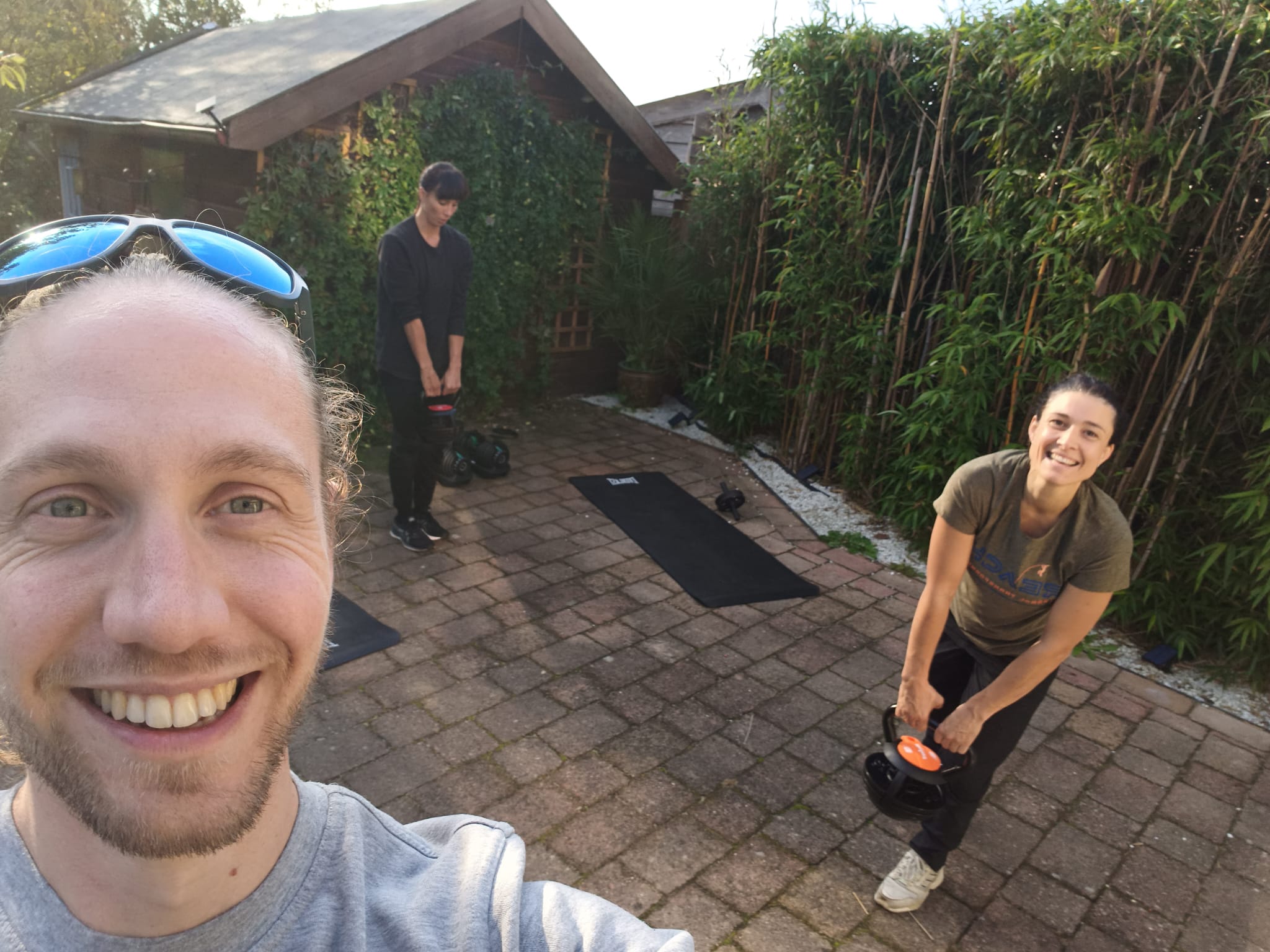Thomas Bouteiller geeft personal training aan huis in de tuin